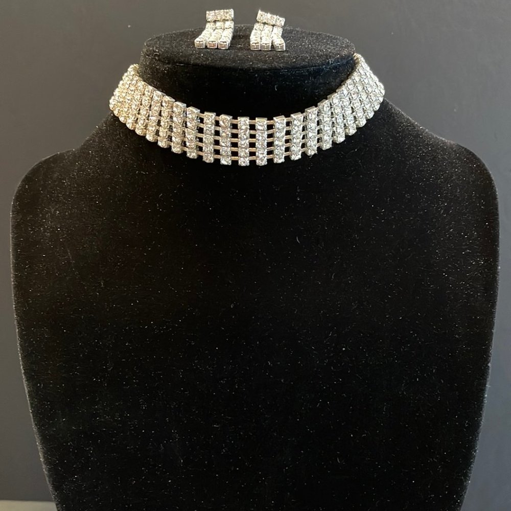 Choker Necklace with Loose Earrings Set